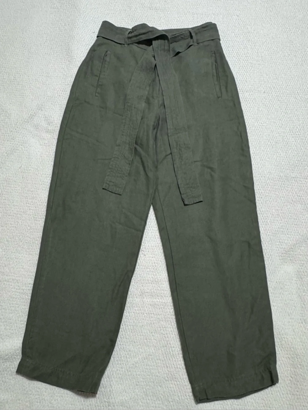 Aritzia Wilfred Allant Linen-Blend Pants in an olive green shade size 4